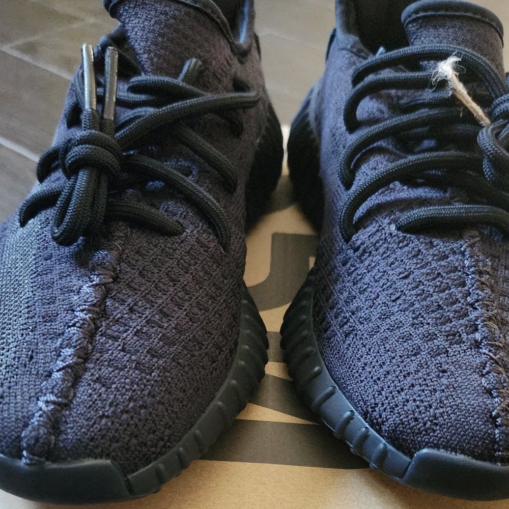 Yeezy boost 350 v2 size 6 men/size 7 women